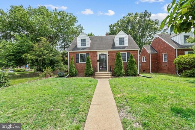 property at 1604 Peach St