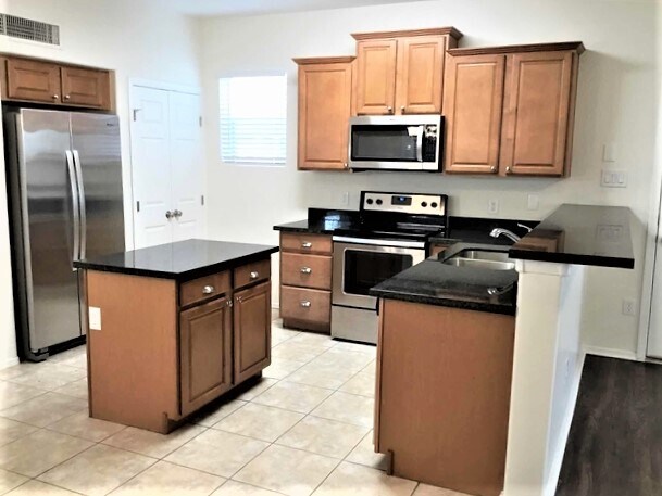 3005 W Ferruccio Pl in Phoenix, AZ - Building Photo - Building Photo