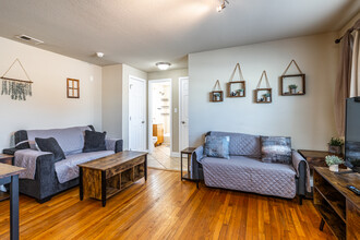 Westport Manor Apartments in Kansas City, MO - Building Photo - Interior Photo