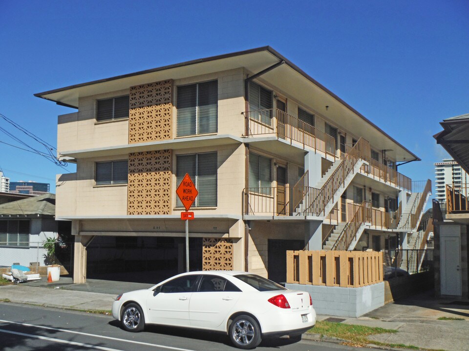 722 University Ave in Honolulu, HI - Building Photo