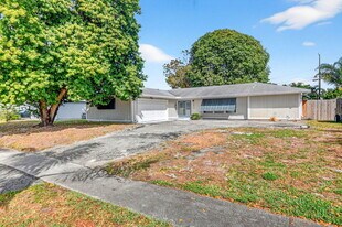 320 Riverdale Rd in Palm Springs, FL - Building Photo