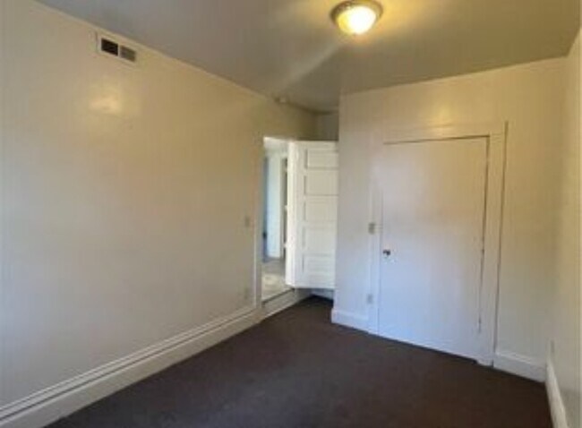 224 1st Ave, Unit B in Sharon, PA - Building Photo - Building Photo
