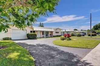 1014 SE 14th Ave in Deerfield Beach, FL - Building Photo - Building Photo