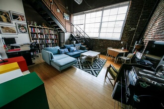 T and E Apartments in Richmond, VA - Building Photo - Building Photo