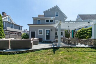 34 Island View Ave in Branford, CT - Building Photo - Building Photo