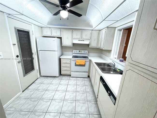 403 NW 68th Ave in Plantation, FL - Building Photo - Building Photo