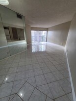 1880 N Congress Ave in West Palm Beach, FL - Building Photo