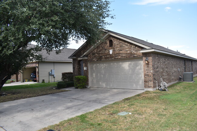 204 Chickadee Ln in Leander, TX - Building Photo - Building Photo