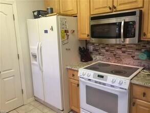 2320 Sea Shell Rd in Virginia Beach, VA - Foto de edificio - Building Photo