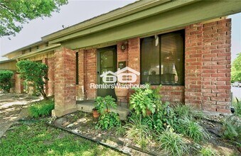 901 Park Village Cove in Austin, TX - Building Photo - Building Photo