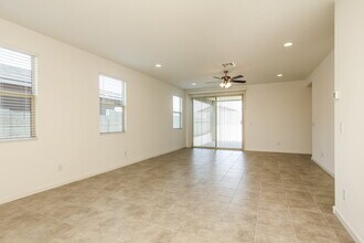 17342 W Running Deer Trl in Surprise, AZ - Foto de edificio - Building Photo