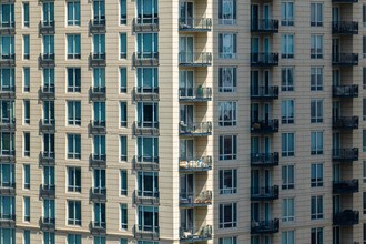 Ten East Delaware in Chicago, IL - Building Photo - Building Photo