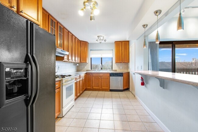property at 33 Green Valley Ct