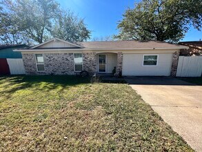 110 Hastings Ct in Cedar Hill, TX - Foto de edificio - Building Photo