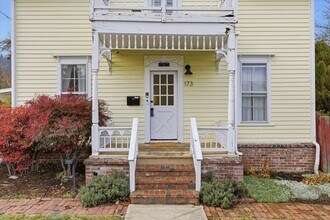 173 Helman St in Ashland, OR - Building Photo - Building Photo