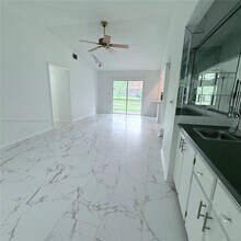6183 Live Oak Ct, Unit d in Tamarac, FL - Building Photo - Building Photo