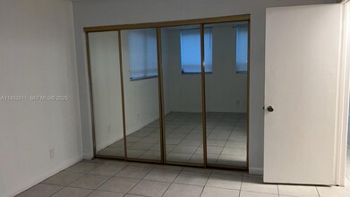 1880 N Congress Ave, Unit 105 in West Palm Beach, FL - Foto de edificio - Building Photo