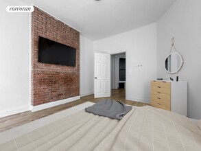 321 E 93rd St in New York, NY - Building Photo - Building Photo