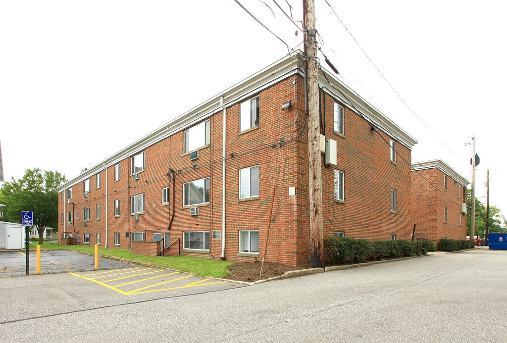 Hamilton House Apartments Berea, OH Apartments For Rent