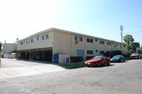 5860 Hazeltine Ave in Van Nuys, CA - Building Photo - Building Photo