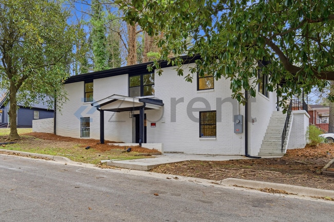 property at 175 Holly Rd NW