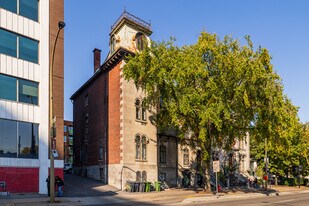 419-427 Viger Av E in Montréal, QC - Building Photo