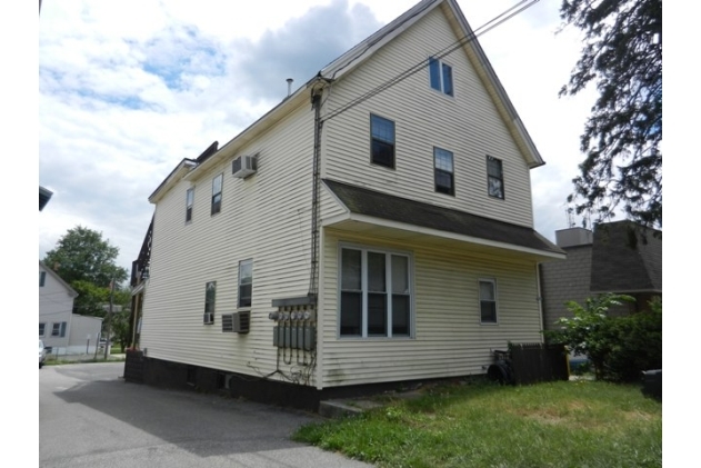 108 W Evesham Ave in Magnolia, NJ - Building Photo