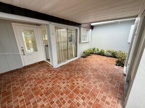 11570 SW 83rd Terrace in Miami, FL - Building Photo - Building Photo