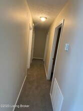 6614 Burlwood Dr in Louisville, KY - Building Photo - Building Photo