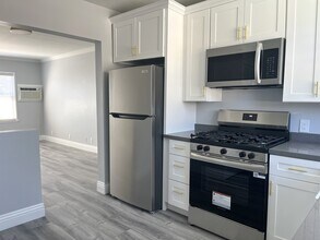 5444 Colfax Ave, Unit 3 in Los Angeles, CA - Foto de edificio - Building Photo