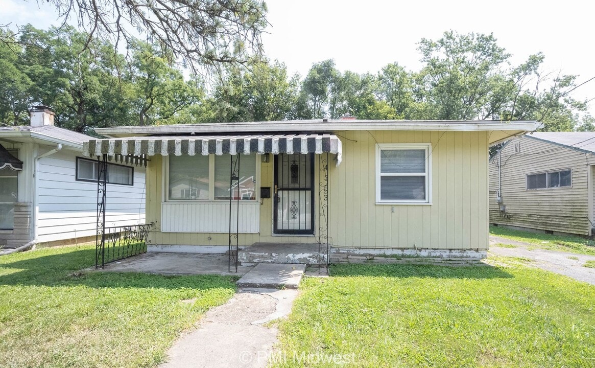 4353 Evanston Ave in Indianapolis, IN - Building Photo