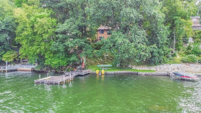 34-40 Forty Acre Mountain Rd in Danbury, CT - Foto de edificio - Building Photo