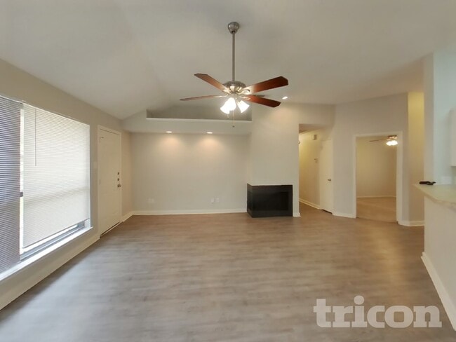 6912 Rolling Crk Ln in Dallas, TX - Building Photo - Building Photo