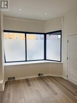 866 Broadview Ave in Toronto, ON - Building Photo