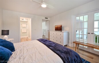 250 7th Ave S in Naples, FL - Building Photo - Building Photo