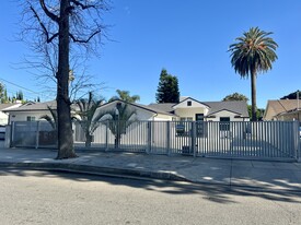 14154 Cohasset St in Van Nuys, CA - Building Photo