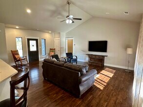 405 Woodlawn Dr in Kingsland, TX - Building Photo - Building Photo