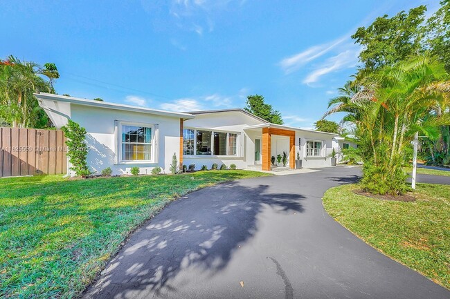 19540 NE 18th Ct in North Miami Beach, FL - Building Photo - Building Photo
