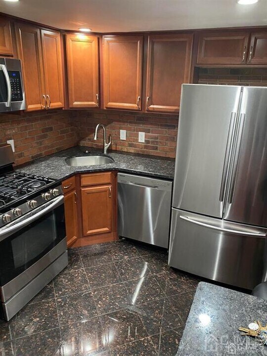 16 Jaques St in Elizabeth, NJ - Building Photo