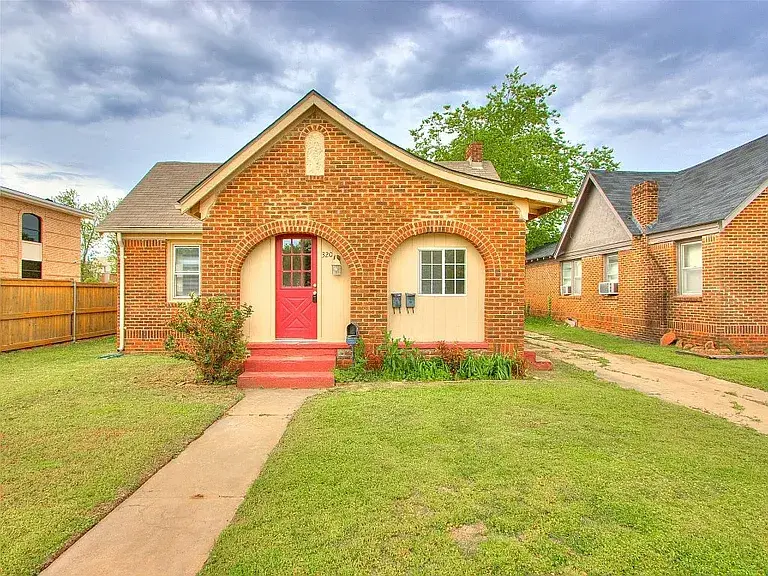 320 Wayne Ave in Edmond, OK - Building Photo