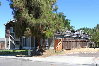 230 E Bush St in Lemoore, CA - Building Photo - Building Photo