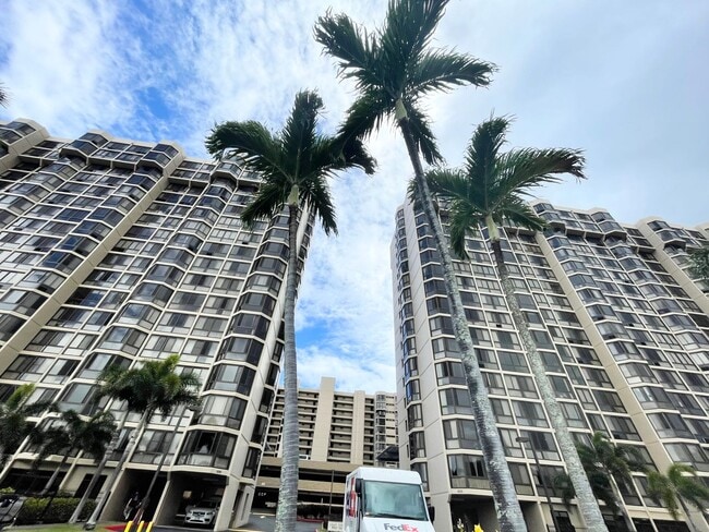 5090 Likini St in Honolulu, HI - Building Photo - Building Photo