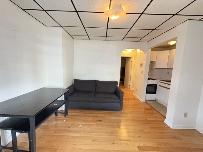211 Clinton Ave, Unit 1 in Jersey City, NJ - Building Photo - Building Photo