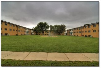 Sunrise Court in Marshall, MN - Foto de edificio - Building Photo