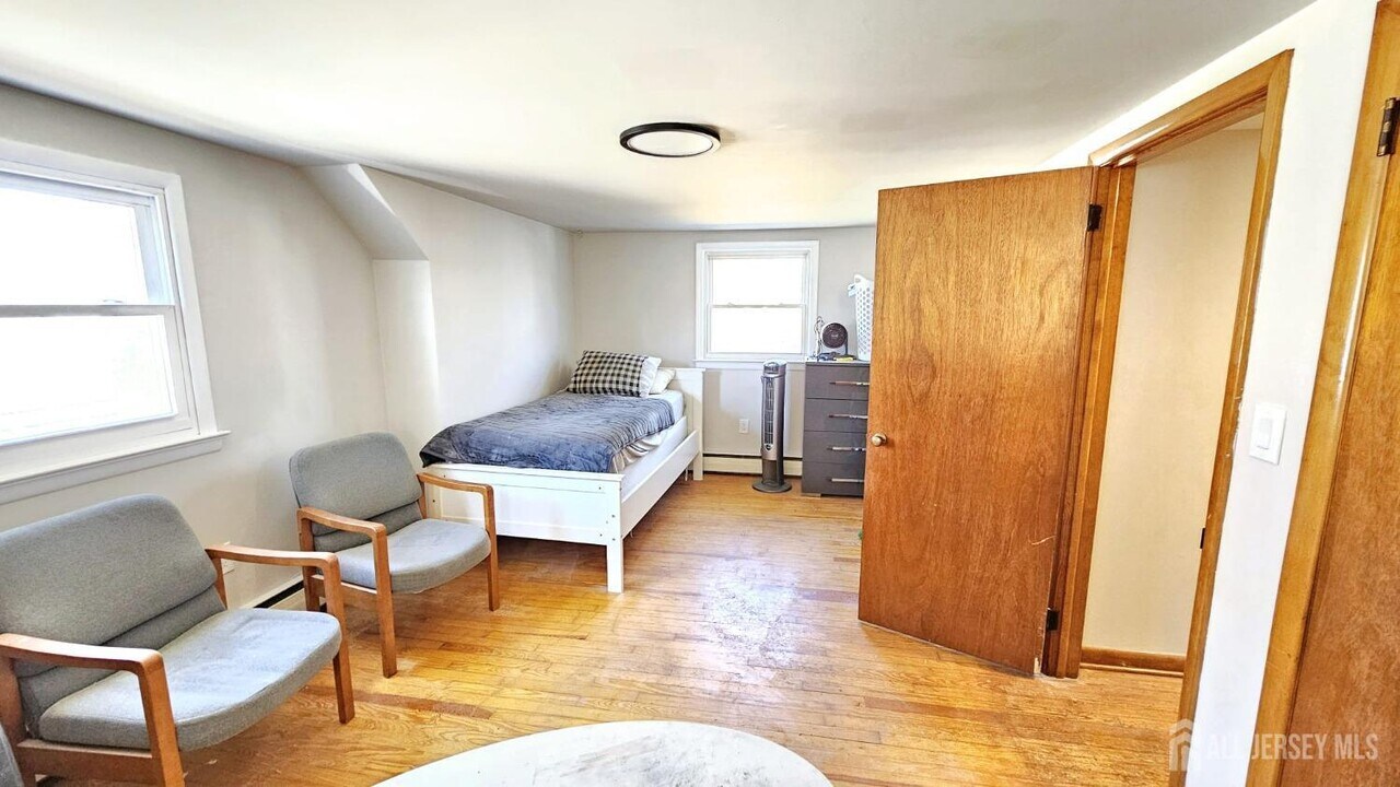 25 Cedar Ave in Highland Park, NJ - Building Photo