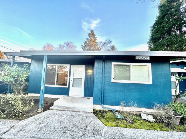 10042 SW Garrett St, Unit 2 in Portland, OR - Building Photo - Building Photo