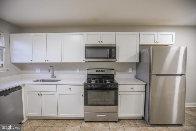 530 N Montford Ave in Baltimore, MD - Building Photo - Building Photo