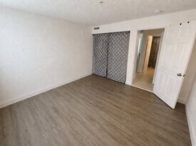 4251 NW 5th St, Unit 125 in Plantation, FL - Building Photo