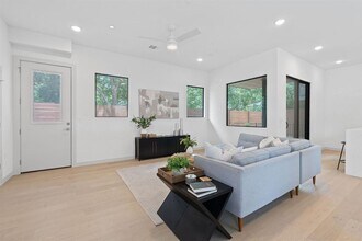 1510 Holly St in Austin, TX - Building Photo - Building Photo