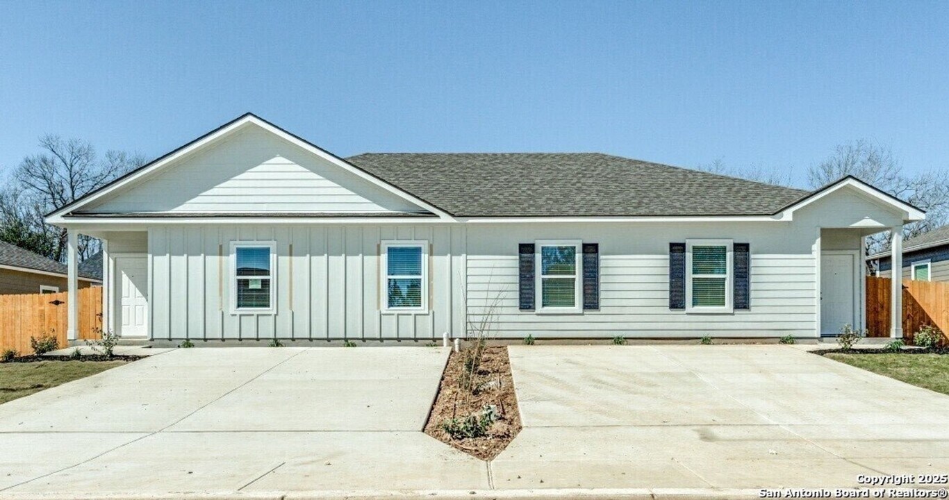 520 Hudson St in Seguin, TX - Building Photo